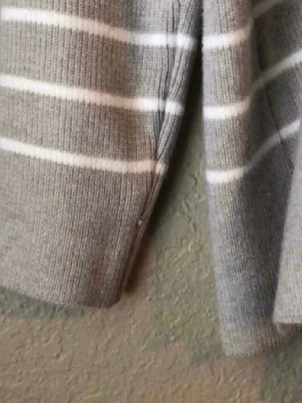 New Tahari Sweater Women’s Gray Striped V-Neck Hooded Casual Knit Sweater Medium